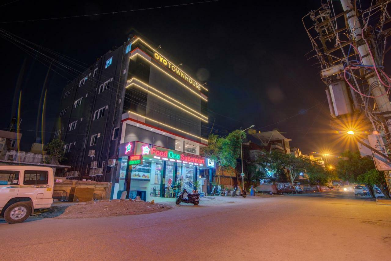 Oyo Townhouse 104 Koramangala Maharaja Signal Hotel Bangalore Exterior foto